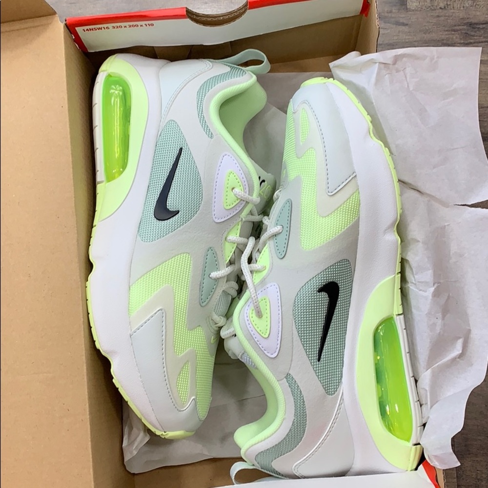 W NIKE AIR MAX 200 - Picture 3 of 16